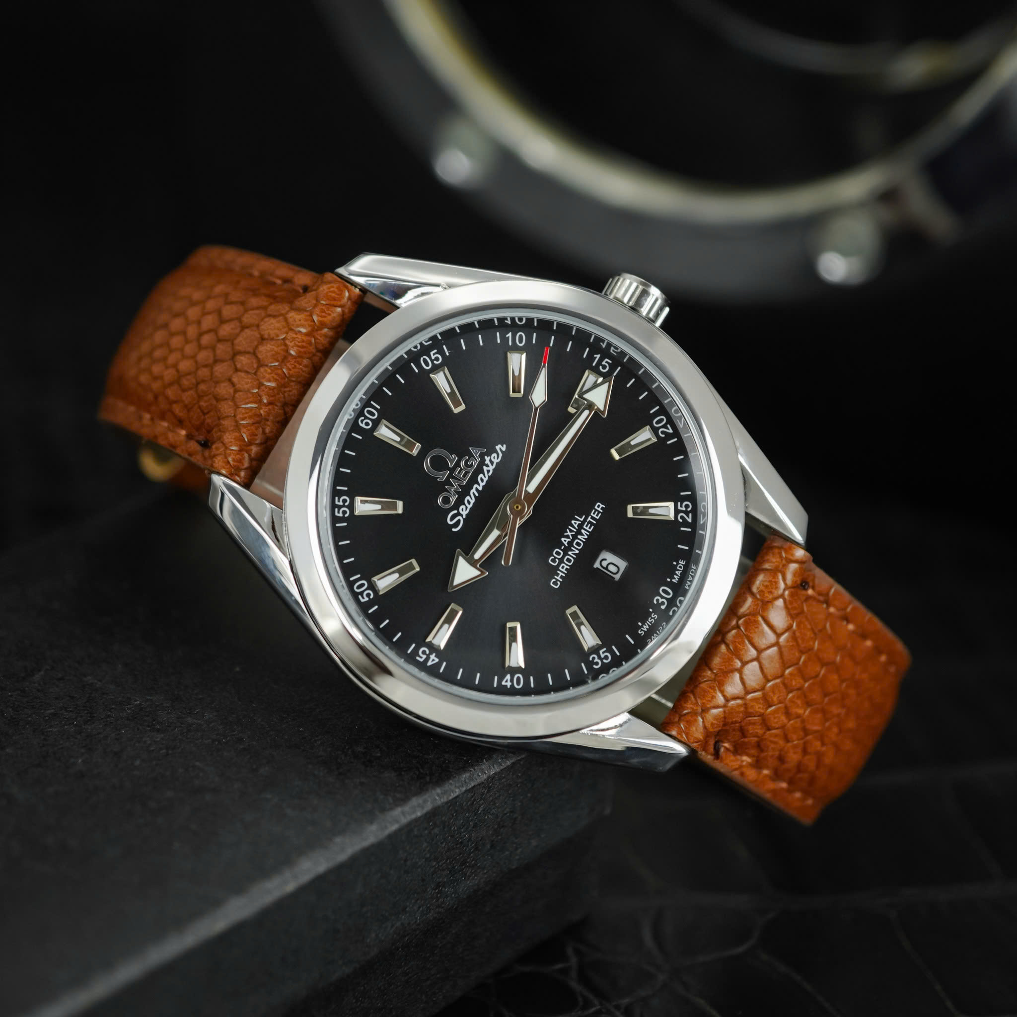 Đồng Hồ Omega Seamaster – Biểu tượng của sự mạnh mẽ và đẳng cấp